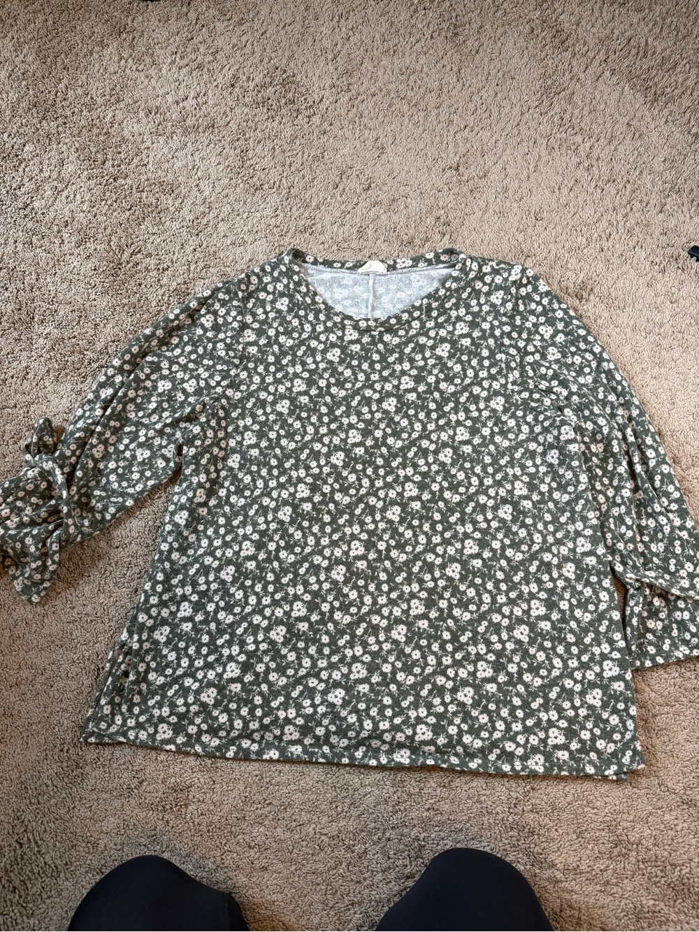 1.4.3. Story by Line Up Olive Green Floral Tie-Sleeve Blouse